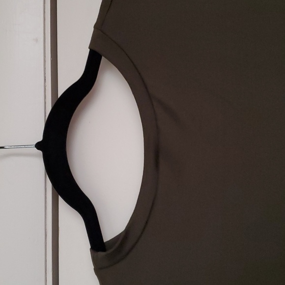 *NWT* olive green flutter sleeves top - Picture 8 of 13